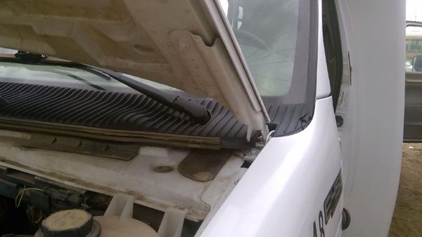 2002 Ford E-350 Super Duty Hood Hinge Van E450 RH — photo 4