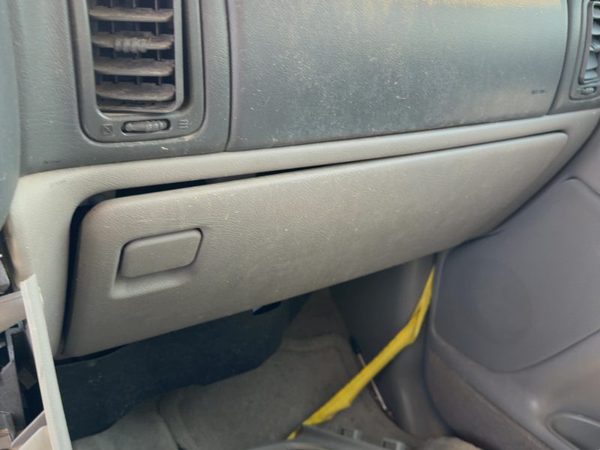 00-06 Suburban 1500 Glove Box Assembly Complete Door With Latch Oem Gray 92I — photo 1