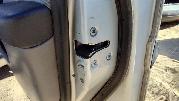 2000-2004 Subaru Legacy Passenger Right Front Door Latch With Rods/Cables Oem — photo 1