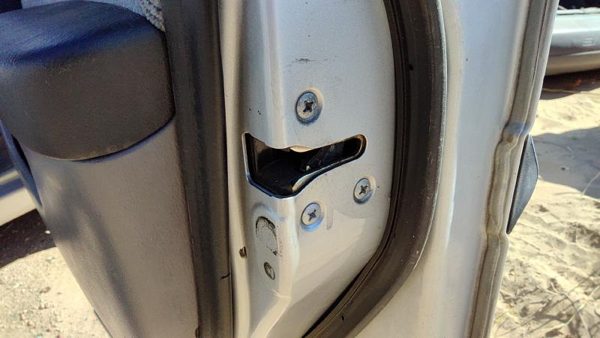2000-2004 Subaru Legacy Passenger Right Front Door Latch With Rods/Cables Oem — photo 2