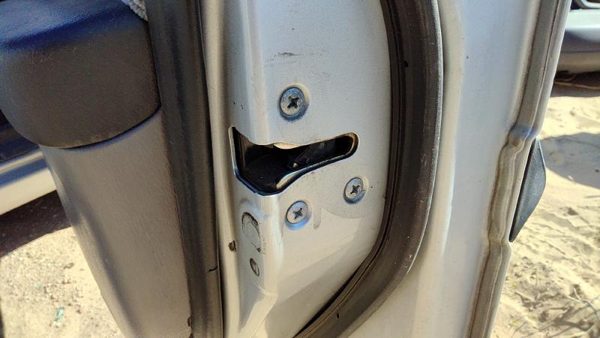 2000-2004 Subaru Legacy Passenger Right Front Door Latch With Rods/Cables Oem — photo 3