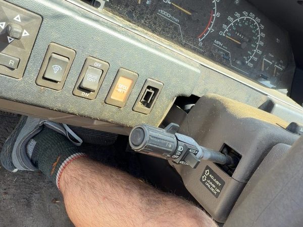 1987-1988 Nissan Maxima Steering Column Assembly Oem Floor Shift Gray 4880542E01 — photo 4
