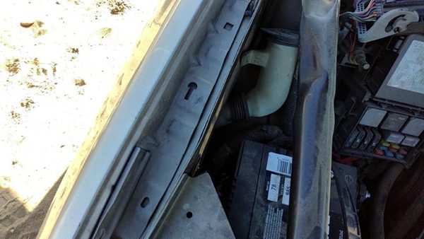 00-05 Chevy Impala Windshield Washer Fluid Reservoir With Pump Oem Wiper Tank — photo 1