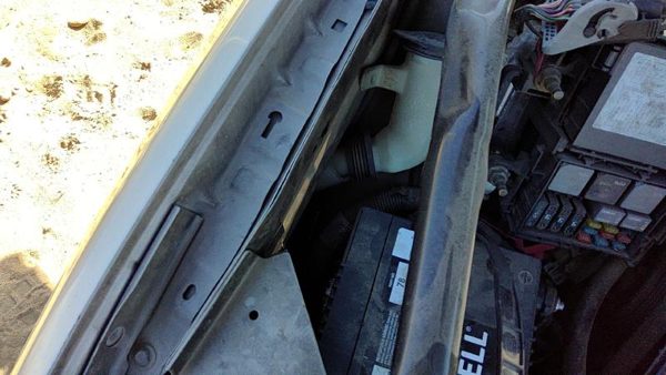 00-05 Chevy Impala Windshield Washer Fluid Reservoir With Pump Oem Wiper Tank — photo 2