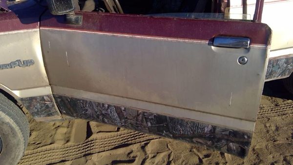 1986 Isuzu Pickup Front Door LH Red — photo 2