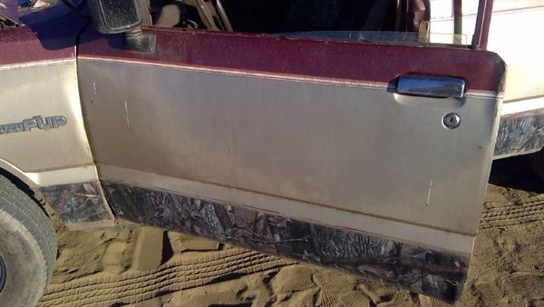 1986 Isuzu Pickup Front Door LH Red — photo 3