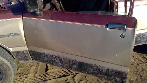 1986 Isuzu Pickup Front Door LH Red — photo 5