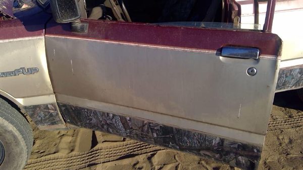 1986 Isuzu Pickup Front Door LH Red — photo 4