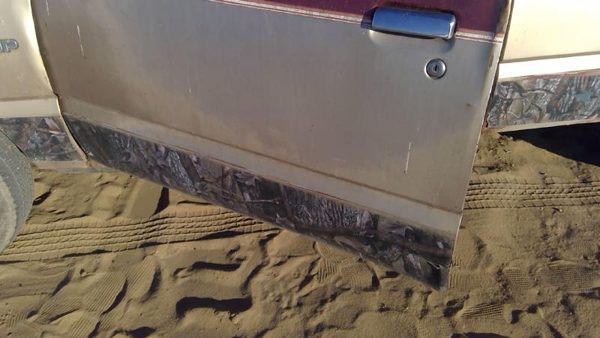 1986 Isuzu Pickup Front Door LH Red — photo 8