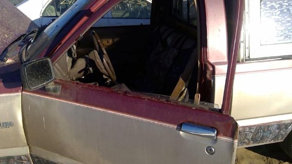 1986 Isuzu Pickup Front Door LH Red — photo 11