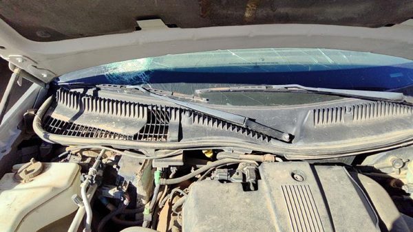 1998-2011 Lincoln Town Car Windshield Wiper Cowl Vent Trim Panel Oem Cover — photo 3