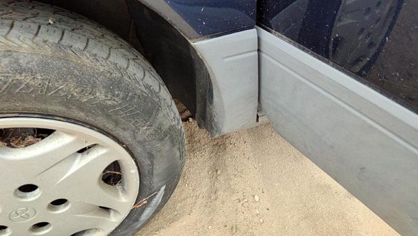 1998-2003 Toyota Sienna Driver Left Lower Moulding From Fender Oem Trim Strip — photo 1