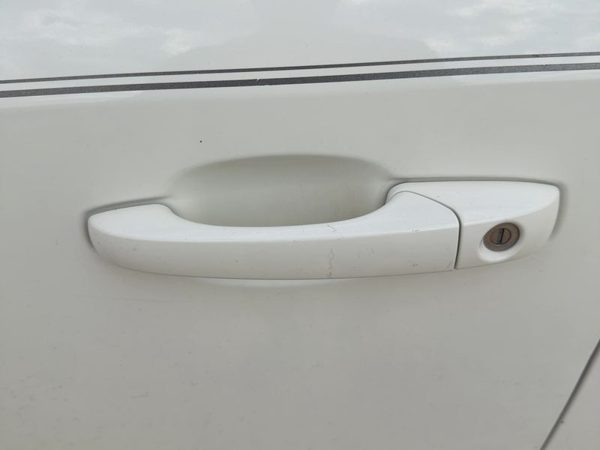 10-16 Town & Country Driver Left Front Outside Door Handle Oem White Pw1 — photo 1