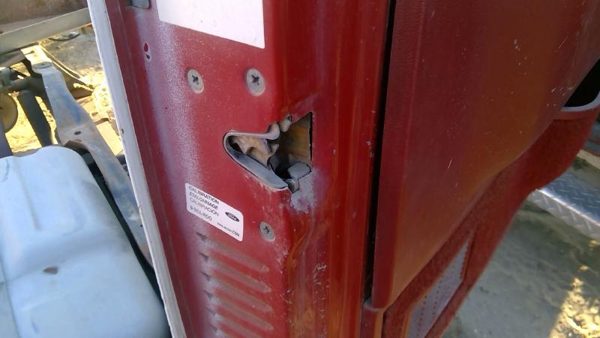 1989 F350 Driver Left Front Door Latch Mechanism W/ Inside Handle Lock Assembly — photo 3
