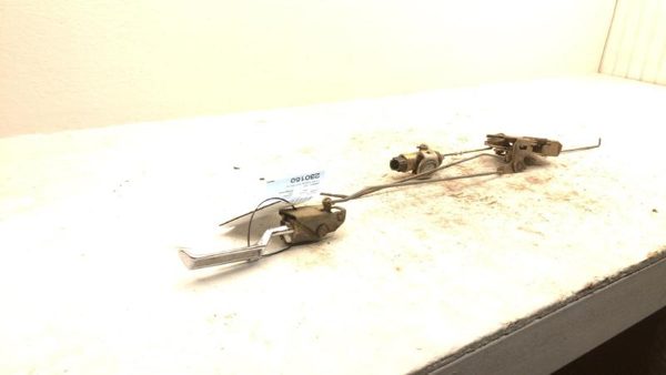 1989 F350 Driver Left Front Door Latch Mechanism W/ Inside Handle Lock Assembly — photo 6