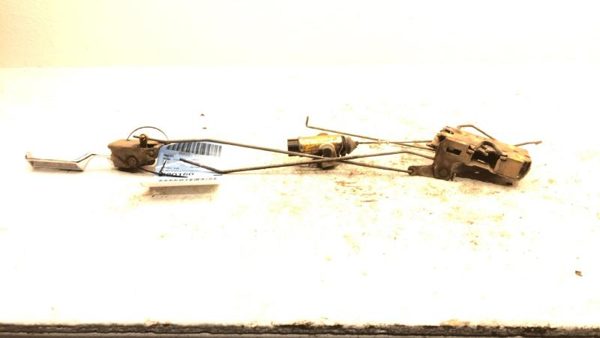 1989 F350 Driver Left Front Door Latch Mechanism W/ Inside Handle Lock Assembly — photo 1