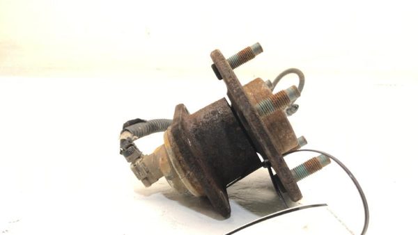 1997-2005 Chevy Venture Rear Spindle Stub Wheel Hub With Speed Sensor Wire Oem — photo 1