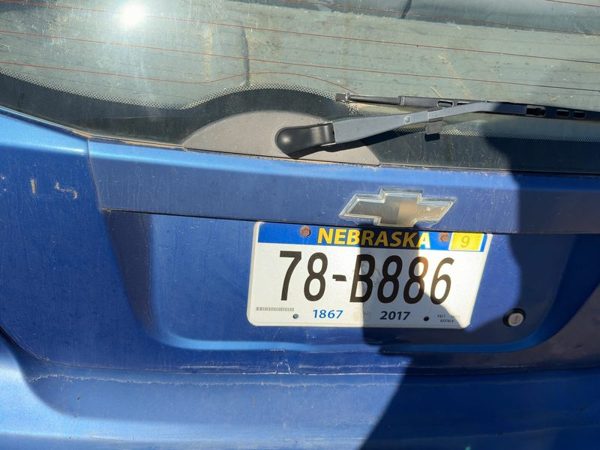 04 Aveo License Plate Trim Surround Panel Tail Trunk Finish Hatchback Blue 33U — photo 3