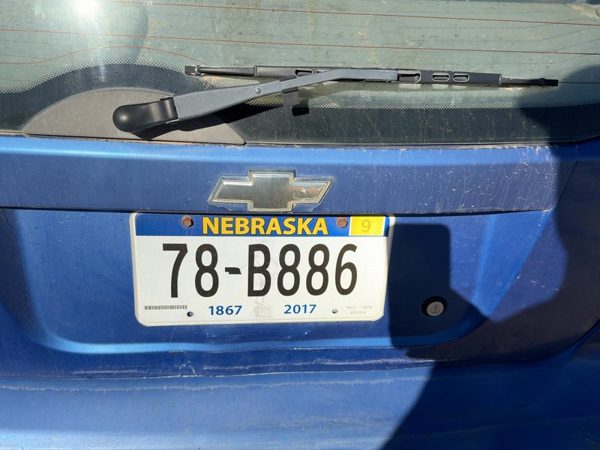04 Aveo License Plate Trim Surround Panel Tail Trunk Finish Hatchback Blue 33U — photo 4