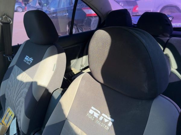 01-05 Vw Jetta Pair Of Front Headrests Oem Left Right Set Seat Gls Sedan Black — photo 2