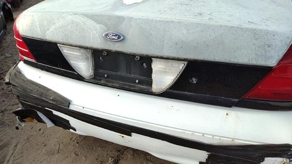 1999-2011 Ford Crown Vic Center Tail Light Deck Lid Mounted Middle Reverse Lamp — photo 1