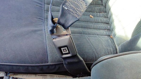88-92 Olds Cutlass Cierra Passenger Right Front Seat Belt Buckle Receiver Blue — photo 4