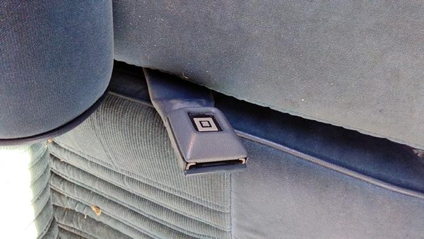 88-92 Olds Cutlass Cierra Passenger Right Front Seat Belt Buckle Receiver Blue — photo 3
