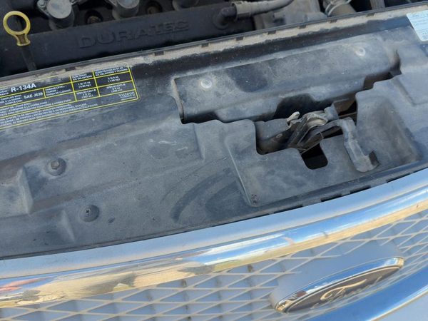05-07 Ford Fivehundred Top Plastic Cover Above Radiator Support Sight Shield Oem — photo 3