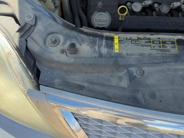 05-07 Ford Fivehundred Top Plastic Cover Above Radiator Support Sight Shield Oem — photo 5