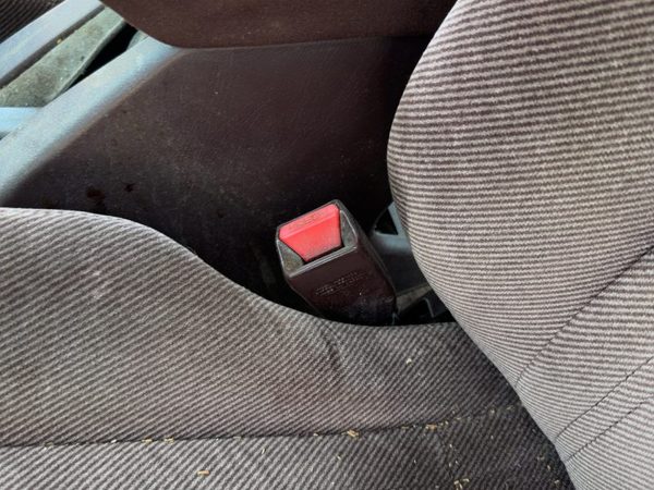 89 Honda Accord Lx Driver Left Front Seat Belt Buckle Receiver Oem Sedan Maroon — photo 2