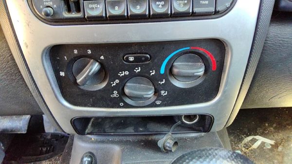 04-07 Jeep Liberty Temperature Control Module In Dash Heater Ac Head Unit Oem — photo 2