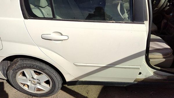 2005 Chevrolet Malibu Rear Door RH White 40U — photo 3