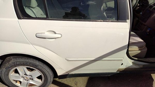 2005 Chevrolet Malibu Rear Door RH White 40U — photo 4