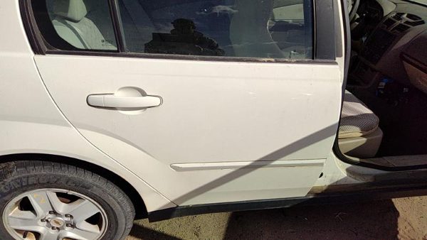 2005 Chevrolet Malibu Rear Door RH White 40U — photo 1