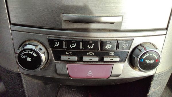 10-14 Legacy Outback Temperature Control Module In Dash Heater Ac Head Unit — photo 1