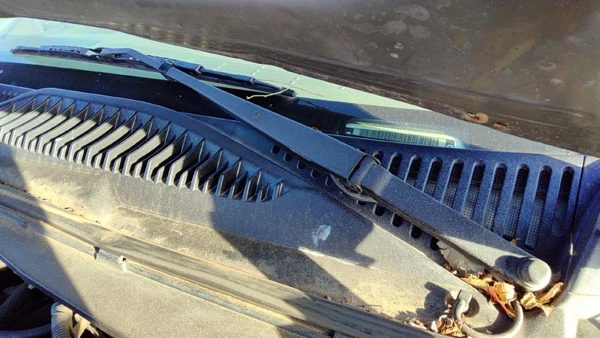 2000-2002 Chevy Suburban Driver Left Windshield Wiper Arm Oem Blade Lever — photo 2