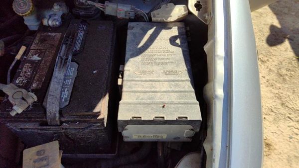 2006-2007 Dodge Caravan Engine Fuse Box With Control Module Computer Oem 3.8l — photo 1