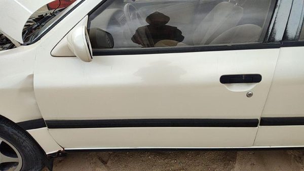 1993 INFINITI G20 Front Door LH White — photo 2