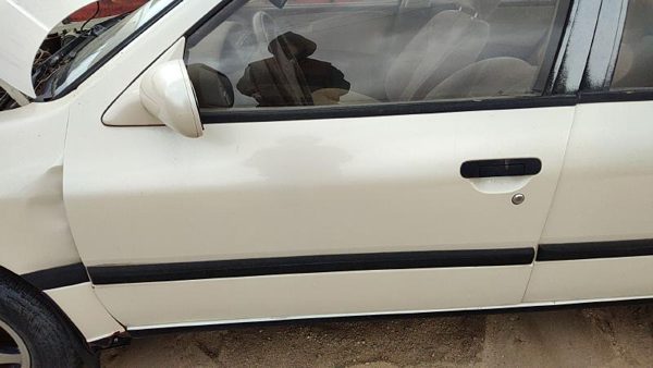 1993 INFINITI G20 Front Door LH White — photo 1