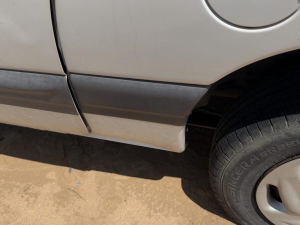 1999 Chrysler Town & Country Driver Left Rear Moulding On Quarter Panel Oem — photo 1