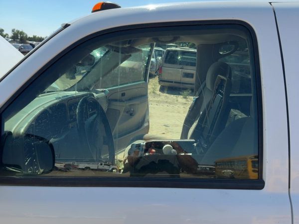 1999-2007 Chevy Silverado 2500 Driver Left Front Side Window Door Glass Oem — photo 2