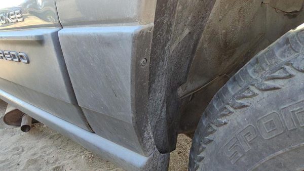 2001-2003 Jeep Grand Cherokee Passenger Right Moulding From Fender Trim Strip — photo 2