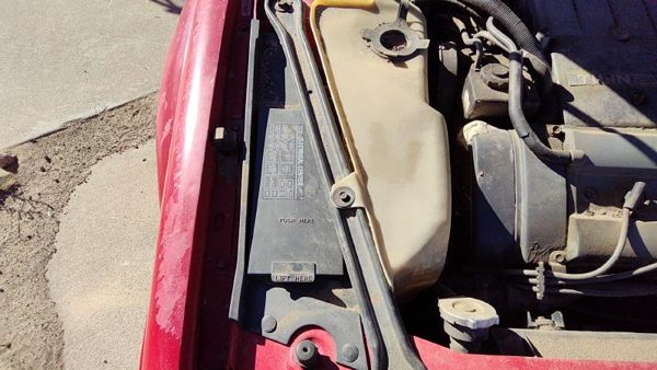 1993 Pontiac Grand Prix Engine Fuse Box 3.4L — photo 3