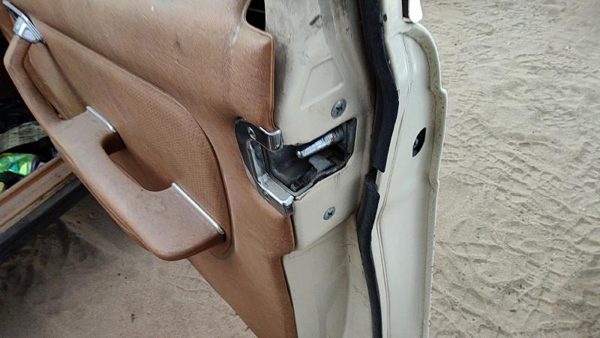 1979-1985 Mercedes 300Td Passenger Right Front Door Latch With Rods/Cables Oem — photo 4