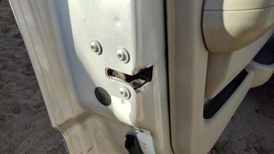 2005-2010 Jeep Grand Cherokee Driver Left Front Door Latch With Rods/Cables Oem