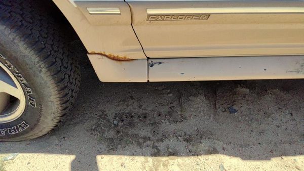 1991-1994 Ford Explorer Driver Left Lower Rocker Panel Moulding Side Skirt Oem — photo 2