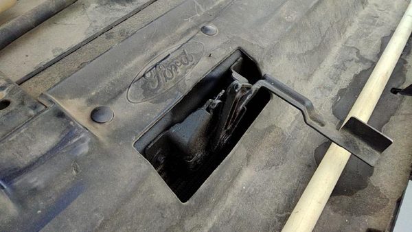 1999-2007 F350 Powerstroke Hood Latch Assembly With Bracket Oem — photo 2