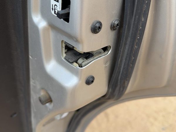 06-07 Ford Fivehundred Passenger Right Rear Door Latch With Rods/Cables Oem Back — photo 2