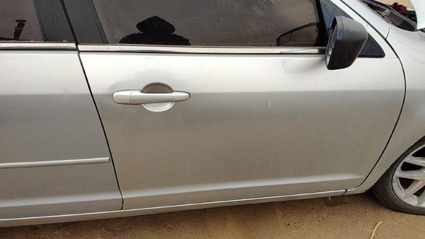 2012 Ford Fusion Front Door RH Silver Ux — photo 1