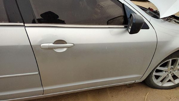 2012 Ford Fusion Front Door RH Silver Ux — photo 2